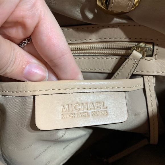 Michael Kors Jet Set Monogram Tote - Picture 3 of 8